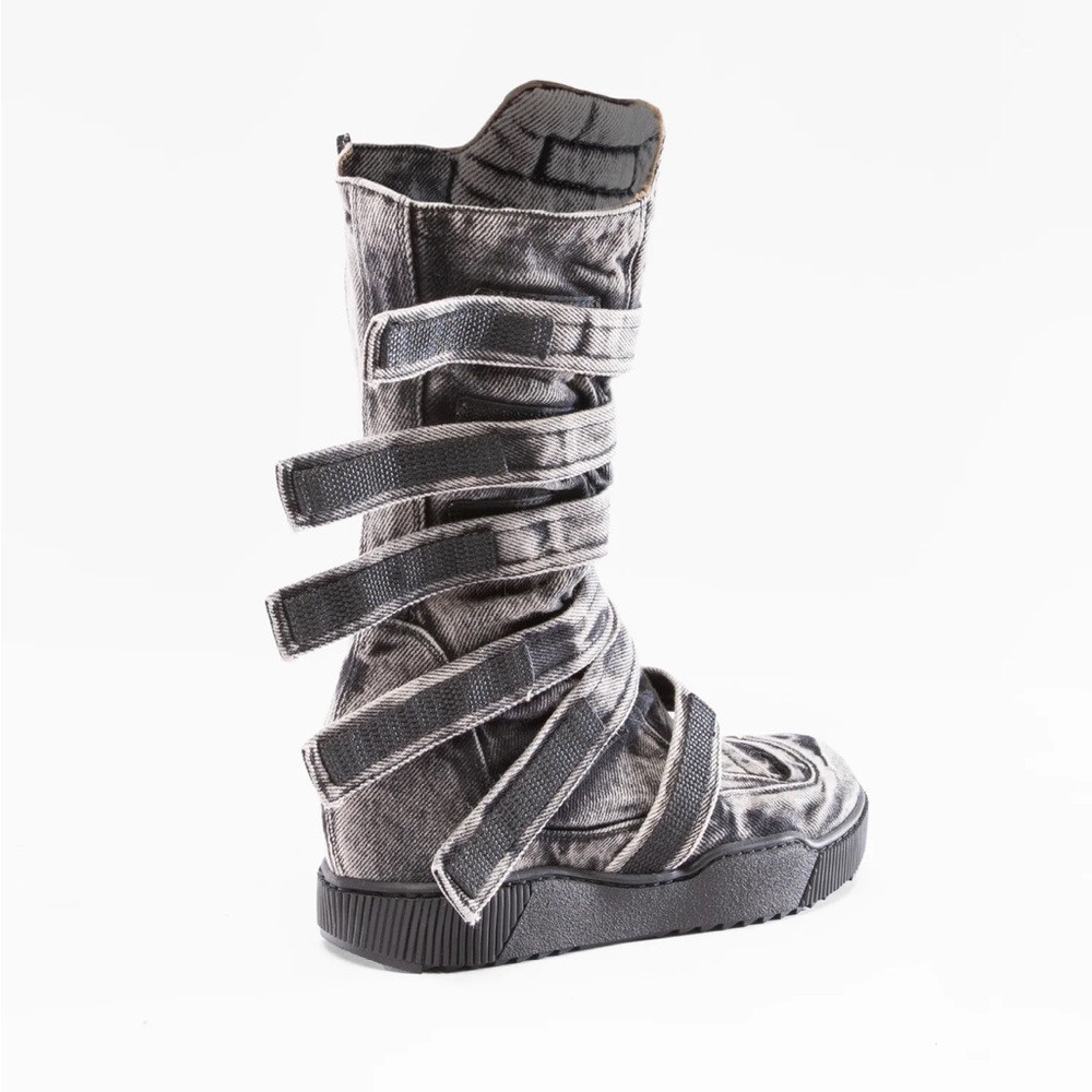 NIB LIMITED EDITION Earth Rovers Light 
by Demobaza